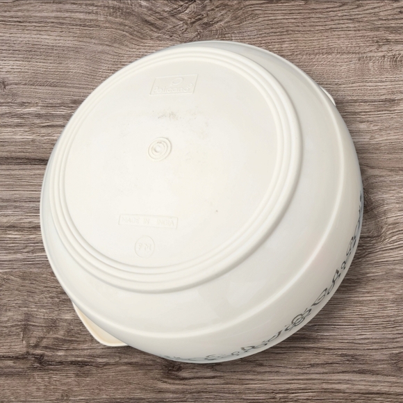 Vintage PELICANO ~ 7" Dia. ~Insulated ~ Food StorageContainer ~ Locking Lid - Picture 7 of 7